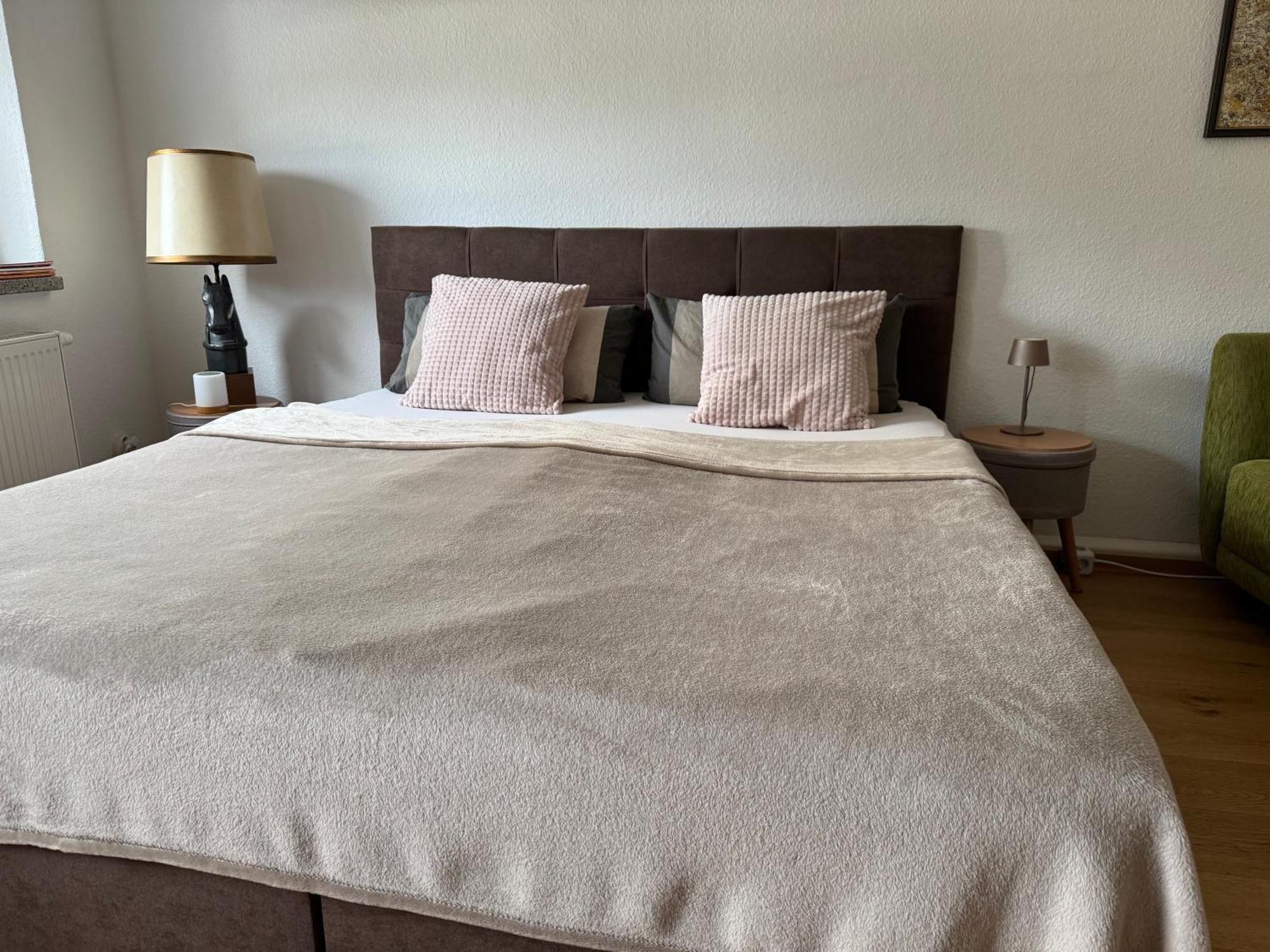 Schoene Ferienwohnung Mit Kostenlosem Parkplatz คอตต์บุส ภายนอก รูปภาพ